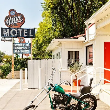 The Dive Motel And Swim Club